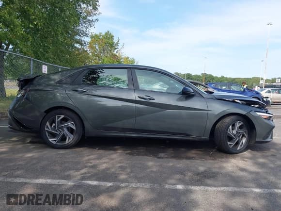 ✅ 2025 Hyundai Elantra SEL Sport • VIN: KMHLM4DG7SU917086 • Lot: 43175408. Listed on IAAI with 4,175 mi. Free auction sales archive from the USA and detailed vehicle history report at DreamBid. Image 13.