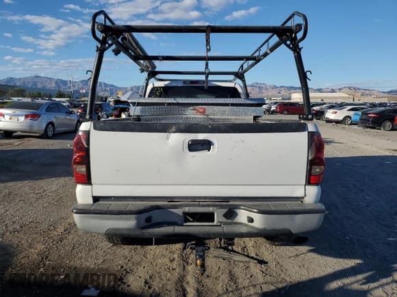 ✅ 2007 Chevrolet Silverado 2500HD Work Truck • VIN: 1GCHC24UX7E183097 • Лот: 87090165. Опубликован ранее на Copart с пробегом 200 699 миль. Бесплатный доступ к архиву аукционных продаж из США и подробный отчёт об истории автомобиля на DreamBid. Изображение 6.