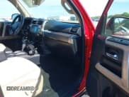 ✅ 2018 Toyota 4Runner SR5 • VIN: JTEBU5JR2J5548802 • Lot: 42532263. Wystawiony na IAAI z przebiegiem 77 292 mil. Bezpłatny archiwum sprzedaży aukcyjnych z USA i szczegółowy raport historii pojazdu na DreamBid. Zdjęcie 5.