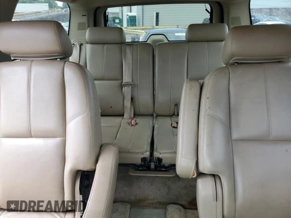 ✅ 2009 Chevrolet Suburban 2LT • VIN: 1GNFC26089R288936 • Lot: 85271585. Wystawiony na Copart z przebiegiem 283 722 mil. Bezpłatny archiwum sprzedaży aukcyjnych z USA i szczegółowy raport historii pojazdu na DreamBid. Zdjęcie 10.