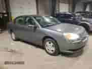 2005 Chevrolet Malibu LS z VIN 1G1ZT54865F337569, wystawiony jako Copart lot #82240424 z przebiegiem 74 919 mil mil oraz Czysty tytuł • Clean title. Historia ofert i sprzedaży dostępna na DreamBid. Obrazek 4.