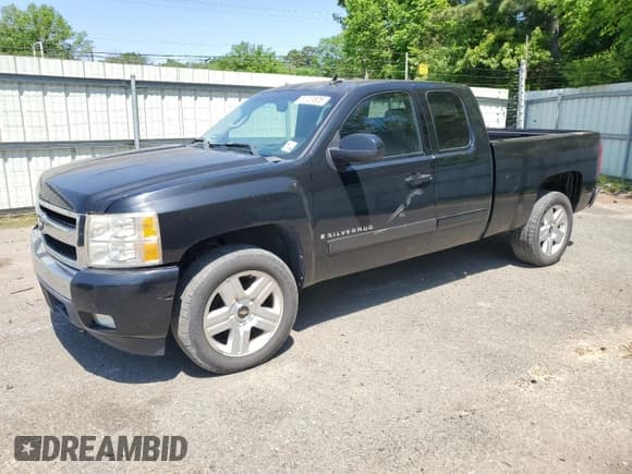✅ 2008 Chevrolet Silverado 1500 2LT • VIN: 2GCEC190881175974 • Lot: 51721825. Wystawiony na Copart z przebiegiem 199 809 mil. Bezpłatny archiwum sprzedaży aukcyjnych z USA i szczegółowy raport historii pojazdu na DreamBid. Zdjęcie 1.