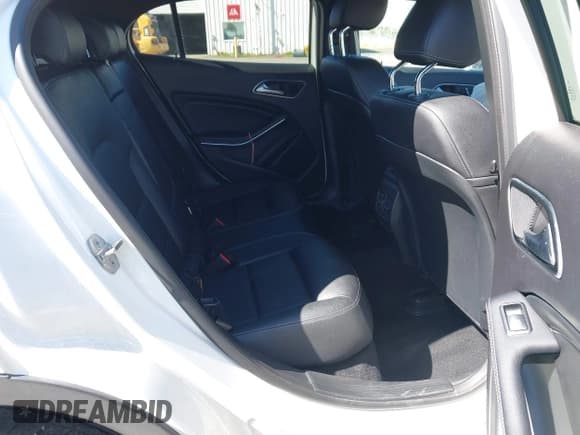 ✅ 2019 Mercedes-Benz GLA 250 • VIN: WDCTG4GB9KU013021 • Lot: 41831250. Wystawiony na IAAI z przebiegiem 92 319 mil. Bezpłatny archiwum sprzedaży aukcyjnych z USA i szczegółowy raport historii pojazdu na DreamBid. Zdjęcie 8.