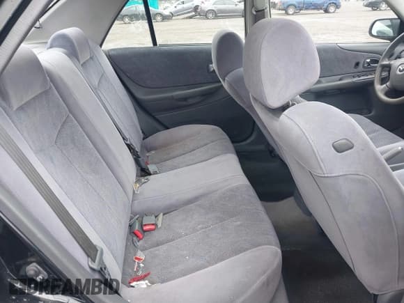 ✅ 2000 Mazda Protege ES • VIN: JM1BJ2231Y0266406 • Lot: 41830581. Wystawiony na IAAI z przebiegiem 91 375 mil. Bezpłatny archiwum sprzedaży aukcyjnych z USA i szczegółowy raport historii pojazdu na DreamBid. Zdjęcie 8.