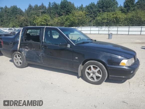 ✅ 1999 Volvo S70 • VIN: YV1LS55A1X1602877 • Lot: 74921134. Wystawiony na Copart z przebiegiem 299 173 mil. Bezpłatny archiwum sprzedaży aukcyjnych z USA i szczegółowy raport historii pojazdu na DreamBid. Zdjęcie 4.