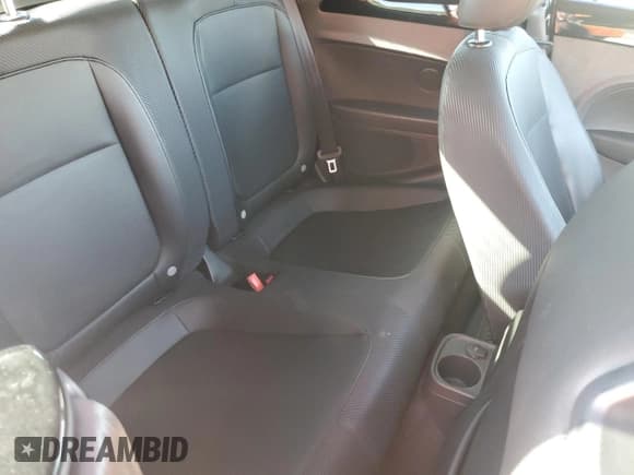 ✅ 2013 Volkswagen Beetle 2.5L • VIN: 3VW5X7ATXDM816085 • Lot: 91036645. Wystawiony na Copart z przebiegiem 118 737 mil. Bezpłatny archiwum sprzedaży aukcyjnych z USA i szczegółowy raport historii pojazdu na DreamBid. Zdjęcie 10.