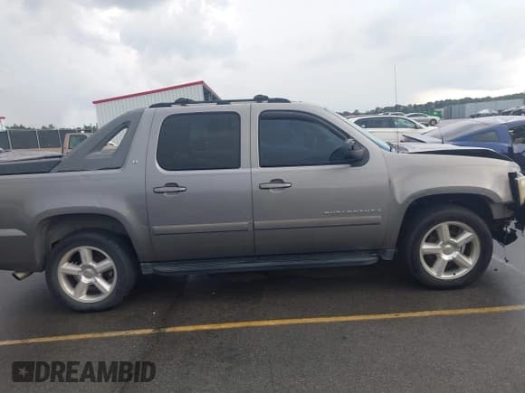 ✅ 2007 Chevrolet Avalanche LTZ • VIN: 3GNFK12377G114060 • Лот: 42663560. Опубликован ранее на IAAI с пробегом Не указан. Бесплатный доступ к архиву аукционных продаж из США и подробный отчёт об истории автомобиля на DreamBid. Изображение 13.