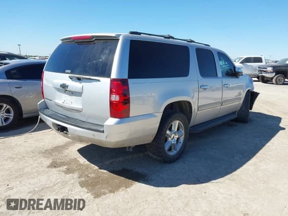 ✅ 2014 Chevrolet Suburban LS • VIN: 1GNSCHE06ER165763 • Lot: 43473605. Wystawiony na IAAI z przebiegiem 199 541 mil. Bezpłatny archiwum sprzedaży aukcyjnych z USA i szczegółowy raport historii pojazdu na DreamBid. Zdjęcie 4.