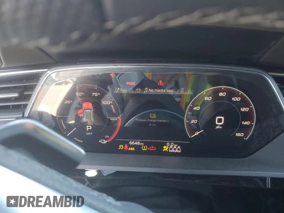 ✅ 2024 Audi SQ8 E-Tron • VIN: WA16CBGE3RB054953 • Lot: 56801525. Wystawiony na Copart z przebiegiem 6 648 mil. Bezpłatny archiwum sprzedaży aukcyjnych z USA i szczegółowy raport historii pojazdu na DreamBid. Zdjęcie 9.