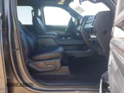 ✅ 2019 Ford Expedition Max Limited • VIN: 1FMJK2AT4KEA89835 • Lot: 43114482. Wystawiony na IAAI z przebiegiem 131 403 mil. Bezpłatny archiwum sprzedaży aukcyjnych z USA i szczegółowy raport historii pojazdu na DreamBid. Zdjęcie 5.