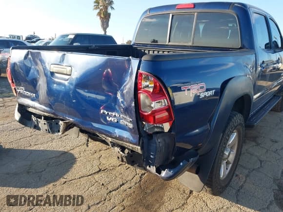 ✅ 2006 Toyota Tacoma PreRunner • VIN: 3TMJU62N46M021976 • Lot: 41427392. Listed on IAAI with 245,519 mi. Free auction sales archive from the USA and detailed vehicle history report at DreamBid. Image 18.