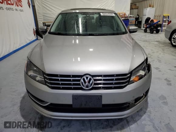 ✅ 2013 Volkswagen Passat SE • VIN: 1VWBN7A34DC070727 • Lot: 68444555. Wystawiony na Copart z przebiegiem 102 642 mil. Bezpłatny archiwum sprzedaży aukcyjnych z USA i szczegółowy raport historii pojazdu na DreamBid. Zdjęcie 5.