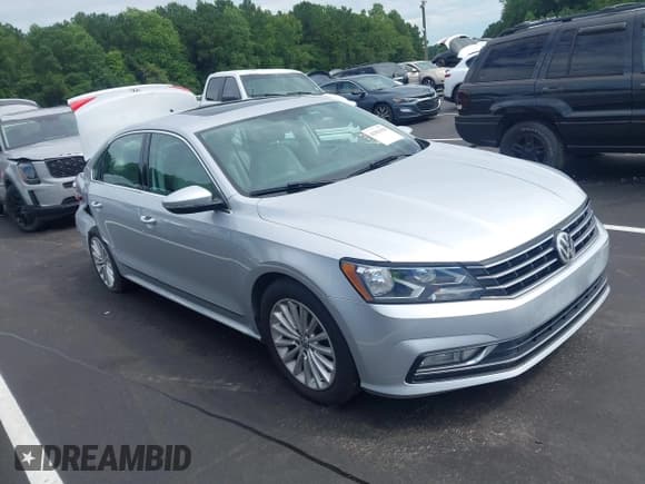 ✅ 2016 Volkswagen Passat SE • VIN: 1VWBS7A30GC061780 • Lot: 42963958. Wystawiony na IAAI z przebiegiem 87 364 mil. Bezpłatny archiwum sprzedaży aukcyjnych z USA i szczegółowy raport historii pojazdu na DreamBid. Zdjęcie 1.