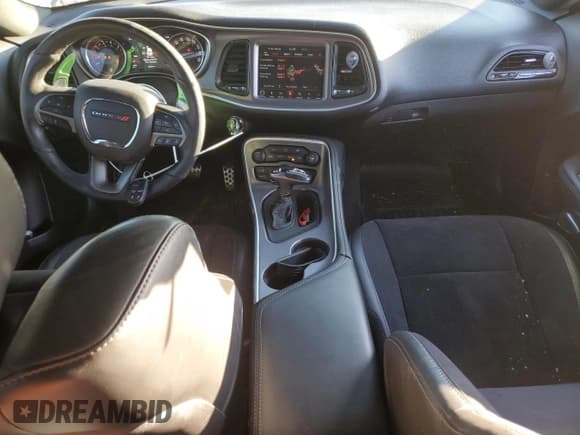 ✅ 2019 Dodge Challenger R/T Scat Pack • VIN: 2C3CDZFJXKH570676 • Lot: 74792273. Wystawiony na Copart z przebiegiem 43 338 mil. Bezpłatny archiwum sprzedaży aukcyjnych z USA i szczegółowy raport historii pojazdu na DreamBid. Zdjęcie 8.