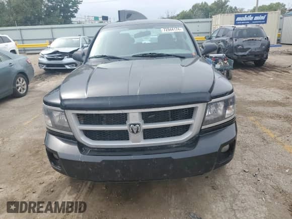 2010 Dodge Dakota SXT z VIN 1D7CW3GP2AS177872, wystawiony jako Copart lot #72944174 z przebiegiem 131 777 mil mil oraz Szkoda całkowita • Salvage title. Historia ofert i sprzedaży dostępna na DreamBid. Obrazek 5.