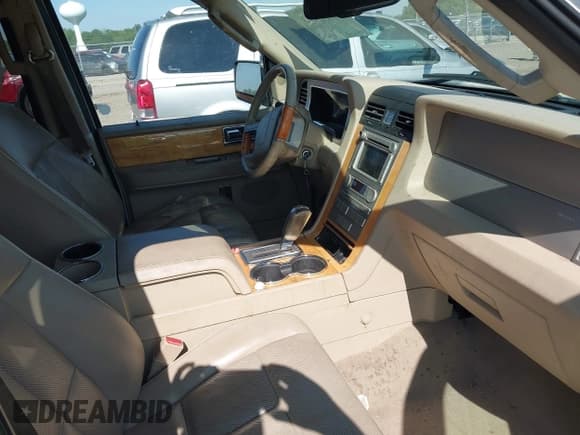 ✅ 2008 Lincoln Navigator • VIN: 5LMFU28538LJ11770 • Lot: 42256213. Listed on IAAI with 293,500 mi. Free auction sales archive from the USA and detailed vehicle history report at DreamBid. Image 5.