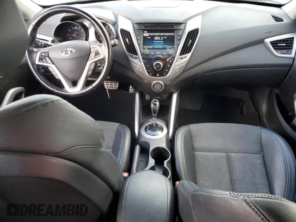 ✅ 2014 Hyundai Veloster • VIN: KMHTC6AD4EU196223 • Lot: 75831184. Wystawiony na Copart z przebiegiem 106 090 mil. Bezpłatny archiwum sprzedaży aukcyjnych z USA i szczegółowy raport historii pojazdu na DreamBid. Zdjęcie 8.