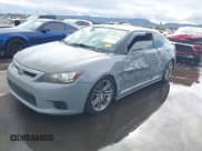 ✅ 2013 Scion tC • VIN: JTKJF5C70D3056557 • Lot: 43711854. Wystawiony na IAAI z przebiegiem 132 546 mil. Bezpłatny archiwum sprzedaży aukcyjnych z USA i szczegółowy raport historii pojazdu na DreamBid. Zdjęcie 2.