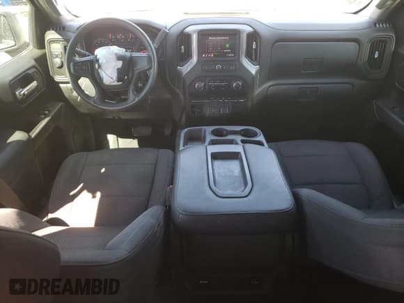 ✅ 2020 Chevrolet Silverado 1500 Custom • VIN: 1GCRWBEF1LZ102082 • Lot: 73054144. Wystawiony na Copart z przebiegiem 63 443 mil. Bezpłatny archiwum sprzedaży aukcyjnych z USA i szczegółowy raport historii pojazdu na DreamBid. Zdjęcie 8.