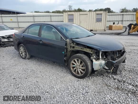 2013 Toyota Camry L z VIN 4T4BF1FK1DR305464, wystawiony jako Copart lot #81585885 z przebiegiem 229 471 mil mil oraz Szkoda całkowita • Salvage title. Historia ofert i sprzedaży dostępna na DreamBid. Obrazek 4.