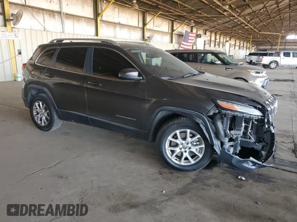 ✅ 2014 Jeep Cherokee Latitude • VIN: 1C4PJMCS3EW145439 • Lot: 89907745. Wystawiony na Copart z przebiegiem 146 950 mil. Bezpłatny archiwum sprzedaży aukcyjnych z USA i szczegółowy raport historii pojazdu na DreamBid. Zdjęcie 4.