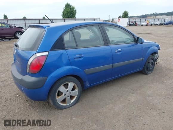 ✅ 2007 Kia Rio SX • VIN: KNADE163276286545 • Lot: 38629043. Wystawiony na IAAI z przebiegiem 190 238 mil. Bezpłatny archiwum sprzedaży aukcyjnych z USA i szczegółowy raport historii pojazdu na DreamBid. Zdjęcie 4.
