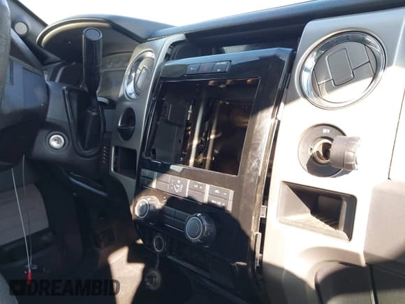 ✅ 2014 Ford F-150 XL • VIN: 1FTFX1CT4EFA32245 • Lot: 41653333. Wystawiony na IAAI z przebiegiem 179 197 mil. Bezpłatny archiwum sprzedaży aukcyjnych z USA i szczegółowy raport historii pojazdu na DreamBid. Zdjęcie 18.