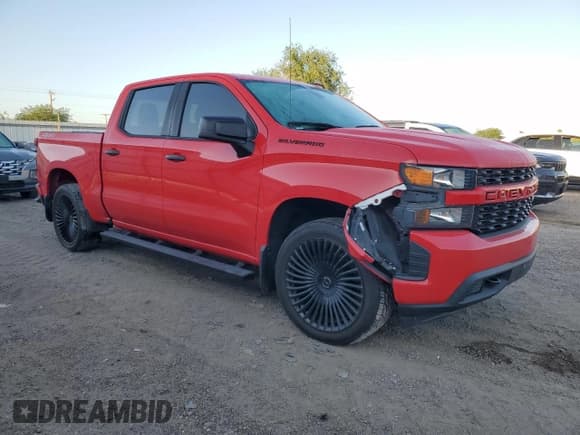 ✅ 2022 Chevrolet Silverado 1500 Custom • VIN: 3GCPYBEK8NG152589 • Lot: 52447375. Wystawiony na Copart z przebiegiem 21 553 mil. Bezpłatny archiwum sprzedaży aukcyjnych z USA i szczegółowy raport historii pojazdu na DreamBid. Zdjęcie 4.
