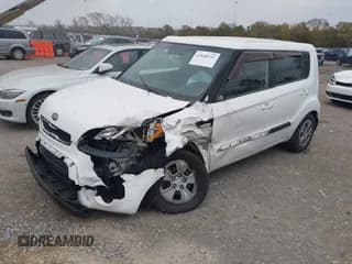 ✅ 2013 Kia Soul • VIN: KNDJT2A51D7549267 • Лот: 43648212. Опубликован ранее на IAAI с пробегом 263 777 миль. Бесплатный доступ к архиву аукционных продаж из США и подробный отчёт об истории автомобиля на DreamBid. Изображение 2.