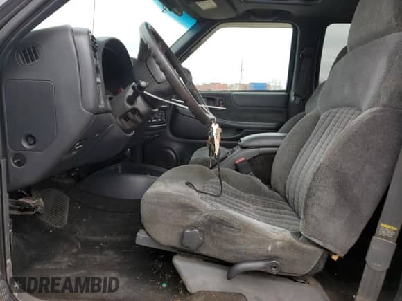 2001 Chevrolet Blazer LS с VIN 1GNCS13W91K254624, выставлен на аукционе Copart как лот 80281444 с пробегом 189 843 миль миль и Списание • Salvage title. История ставок и продаж доступна на DreamBid. Изображение 7.