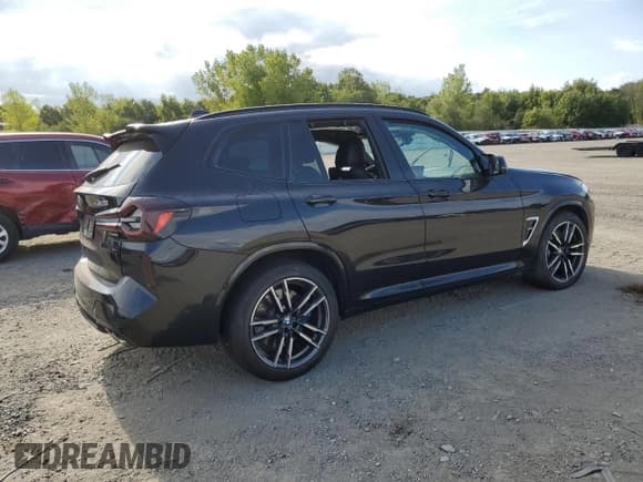 ✅ 2024 BMW X3 M • VIN: 5YM13EC00R9U80285 • Lot: 70680055. Wystawiony na Copart z przebiegiem Nie podano. Bezpłatny archiwum sprzedaży aukcyjnych z USA i szczegółowy raport historii pojazdu na DreamBid. Zdjęcie 3.
