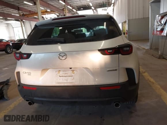 ✅ 2023 Mazda CX-50 S Premium Plus • VIN: 7MMVABEM5PN137829 • Lot: 42100783. Wystawiony na IAAI z przebiegiem 22 209 mil. Bezpłatny archiwum sprzedaży aukcyjnych z USA i szczegółowy raport historii pojazdu na DreamBid. Zdjęcie 17.
