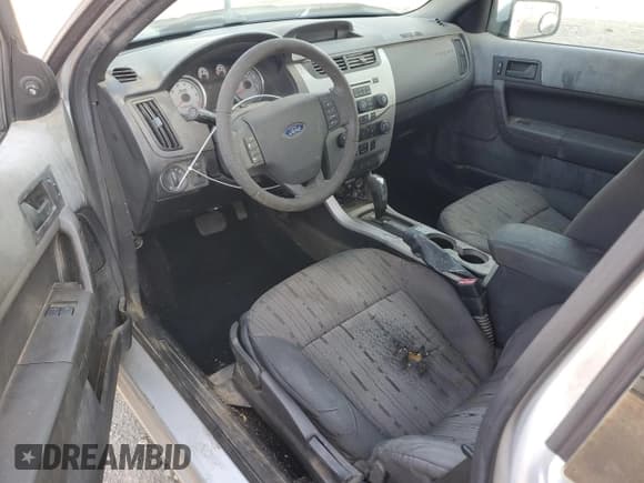 ✅ 2010 Ford Focus SE • VIN: 1FAHP3CN0AW136690 • Lot: 67284695. Wystawiony na Copart z przebiegiem 222 425 mil. Bezpłatny archiwum sprzedaży aukcyjnych z USA i szczegółowy raport historii pojazdu na DreamBid. Zdjęcie 8.