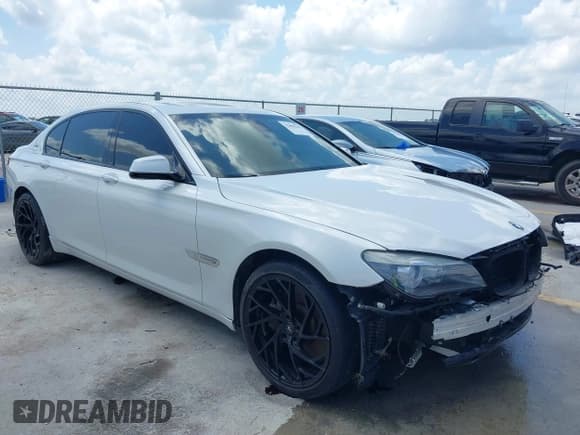 ✅ 2012 BMW 7 Series 750Li • VIN: WBAKB8C54CC964576 • Lot: 42499443. Wystawiony na IAAI z przebiegiem 78 728 mil. Bezpłatny archiwum sprzedaży aukcyjnych z USA i szczegółowy raport historii pojazdu na DreamBid. Zdjęcie 1.
