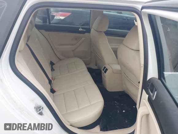 ✅ 2014 Volkswagen Jetta TDI w/Sunroof & Nav • VIN: 3VWPL7AJ1EM610321 • Lot: 42701127. Listed on IAAI with 113,694 mi. Free auction sales archive from the USA and detailed vehicle history report at DreamBid. Image 8.