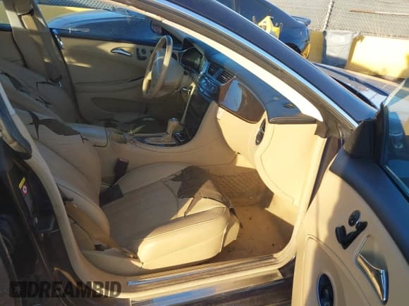 ✅ 2006 Mercedes-Benz CLS 500 • VIN: WDDDJ75X76A064025 • Лот: 43858356. Опубликован ранее на IAAI с пробегом Не указан. Бесплатный доступ к архиву аукционных продаж из США и подробный отчёт об истории автомобиля на DreamBid. Изображение 5.