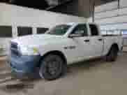 2014 Ram 1500 Express z VIN 1C6RR7FT8ES439232, wystawiony jako Copart lot #84705725 z przebiegiem 185 535 mil mil oraz Czysty tytuł • Clean title. Historia ofert i sprzedaży dostępna na DreamBid. Obrazek 1.