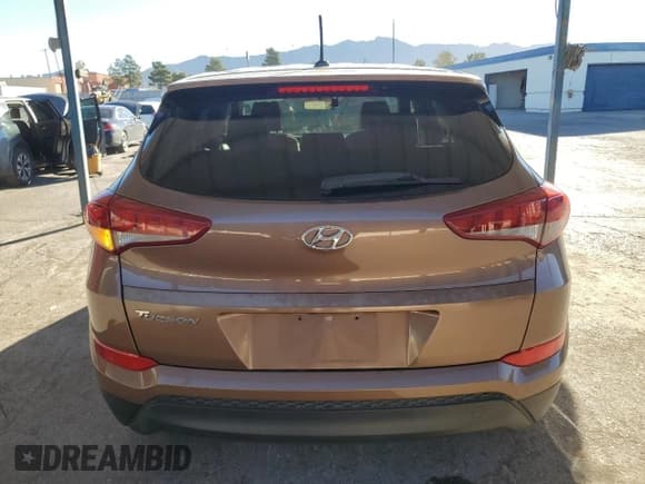 ✅ 2017 Hyundai Tucson SE • VIN: KM8J23A4XHU327698 • Lot: 85207285. Wystawiony na Copart z przebiegiem 64 205 mil. Bezpłatny archiwum sprzedaży aukcyjnych z USA i szczegółowy raport historii pojazdu na DreamBid. Zdjęcie 6.