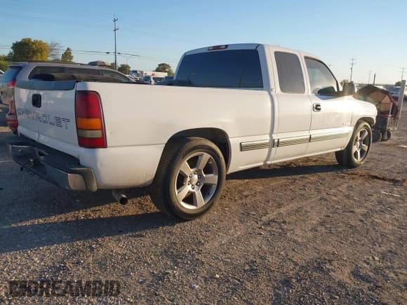 ✅ 2000 Chevrolet Silverado 1500 LS • VIN: 2GCEC19T4Y1351784 • Лот: 43633127. Опубликован ранее на IAAI с пробегом 178 504 миль. Бесплатный доступ к архиву аукционных продаж из США и подробный отчёт об истории автомобиля на DreamBid. Изображение 4.