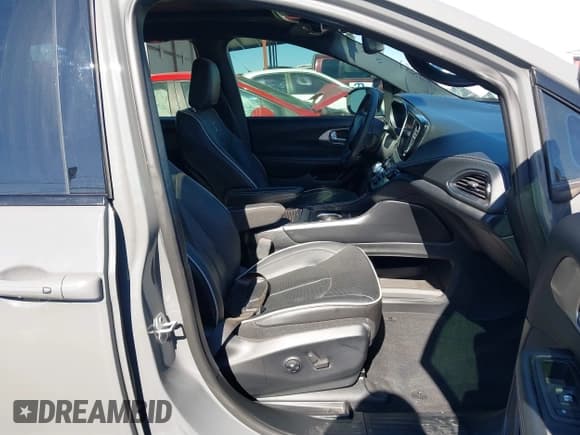 ✅ 2022 Chrysler Pacifica Hybrid Limited • VIN: 2C4RC1S79NR222225 • Лот: 41443021. Опубликован ранее на IAAI с пробегом 10 978 миль. Бесплатный доступ к архиву аукционных продаж из США и подробный отчёт об истории автомобиля на DreamBid. Изображение 5.