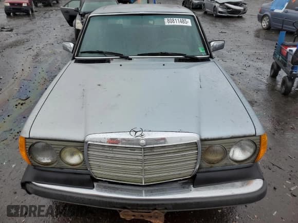 ✅ 1984 Mercedes-Benz 300 D • VIN: WDBAB33A2EA141026 • Lot: 80811485. Listed on Copart with 239,190 mi. Free auction sales archive from the USA and detailed vehicle history report at DreamBid. Image 5.