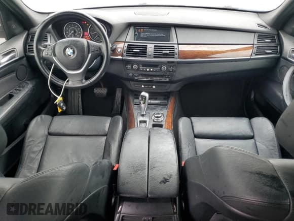 ✅ 2011 BMW X5 35i • VIN: 5UXZV4C58BL741858 • Lot: 82000175. Wystawiony na Copart z przebiegiem 170 493 mil. Bezpłatny archiwum sprzedaży aukcyjnych z USA i szczegółowy raport historii pojazdu na DreamBid. Zdjęcie 8.