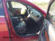 ✅ 2013 Lincoln MKS • VIN: 1LNHL9EK3DG610718 • Lot: 43094287. Wystawiony na IAAI z przebiegiem 138 356 mil. Bezpłatny archiwum sprzedaży aukcyjnych z USA i szczegółowy raport historii pojazdu na DreamBid. Zdjęcie 5.