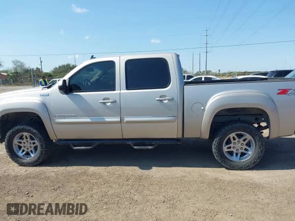2008 GMC Sierra 1500 Work Truck with VIN 2GTEK133681250886, listed as a IAAI auction lot 41404017 with 221,465 mi miles and . Bid and sale history available at DreamBid. Image 13.