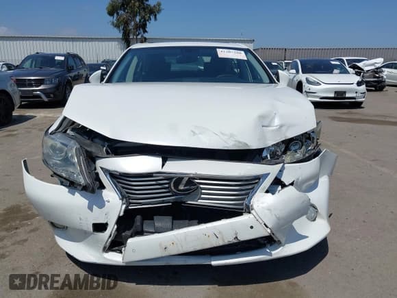 ✅ 2014 Lexus ES 330 • VIN: JTHBK1GG6E2113795 • Lot: 42207580. Wystawiony na IAAI z przebiegiem 128 540 mil. Bezpłatny archiwum sprzedaży aukcyjnych z USA i szczegółowy raport historii pojazdu na DreamBid. Zdjęcie 6.