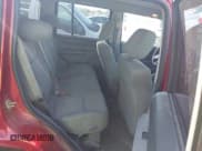 ✅ 2006 Jeep Commander • VIN: 1J8HG48K26C242171 • Lot: 42973737. Wystawiony na IAAI z przebiegiem 154 303 mil. Bezpłatny archiwum sprzedaży aukcyjnych z USA i szczegółowy raport historii pojazdu na DreamBid. Zdjęcie 8.