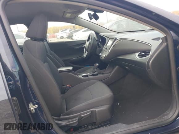 ✅ 2016 Chevrolet Malibu LS • VIN: 1G1ZB5ST4GF321867 • Lot: 43563439. Wystawiony na IAAI z przebiegiem 184 833 mil. Bezpłatny archiwum sprzedaży aukcyjnych z USA i szczegółowy raport historii pojazdu na DreamBid. Zdjęcie 5.