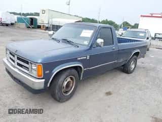 1988 Dodge Dakota z VIN 1B7GN14X5JS745233, wystawiony jako IAAI lot #42811522 z przebiegiem 159 048 mil mil oraz . Historia ofert i sprzedaży dostępna na DreamBid. Obrazek 2.