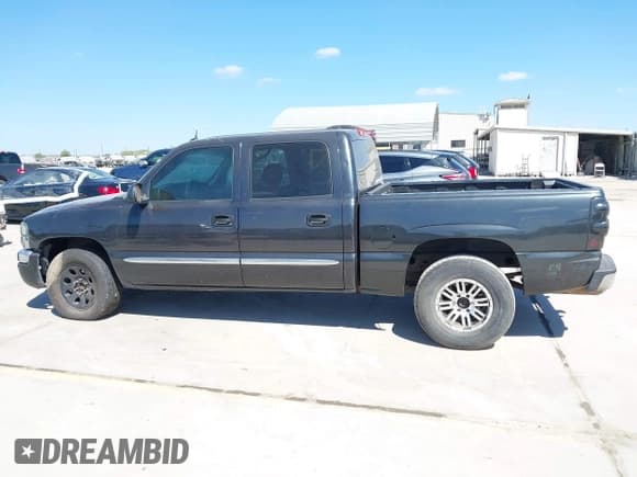 ✅ 2004 GMC Sierra 1500 SLE • VIN: 2GTEC13T041317893 • Lot: 43428782. Listed on IAAI with 229,839 mi. Free auction sales archive from the USA and detailed vehicle history report at DreamBid. Image 14.
