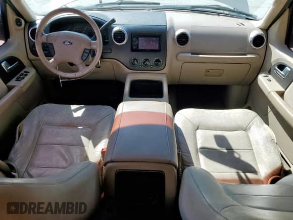 ✅ 2003 Ford Expedition Special Service • VIN: 1FMRU15W03LB42829 • Lot: 85546655. Wystawiony na Copart z przebiegiem 154 267 mil. Bezpłatny archiwum sprzedaży aukcyjnych z USA i szczegółowy raport historii pojazdu na DreamBid. Zdjęcie 8.